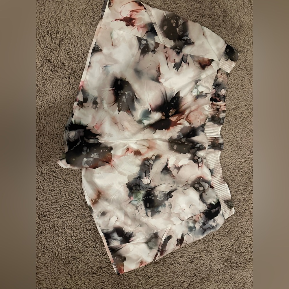 Calla Athletic Shorts - L